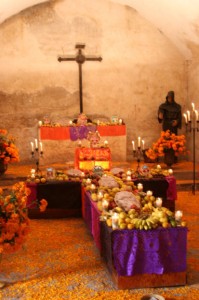 Muertos-Altar-file000891443277-199x300